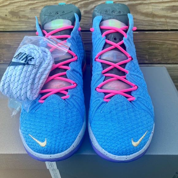 Lebron XVIII University Blue/Metallic Gold Men’s Size 10 Women’s Size 11.5 - Picture 6 of 13